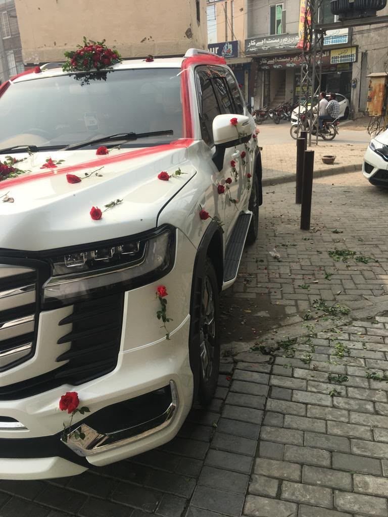 Toyota Land Cruiser for rent in Bahria Town Lahore